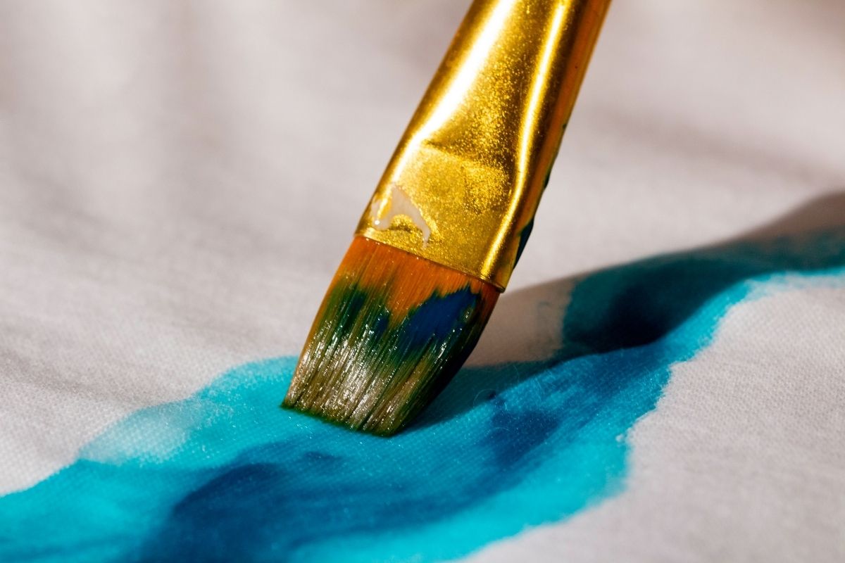 Paint The Fabric Red - A Guide On How To Paint On Fabric Permenently