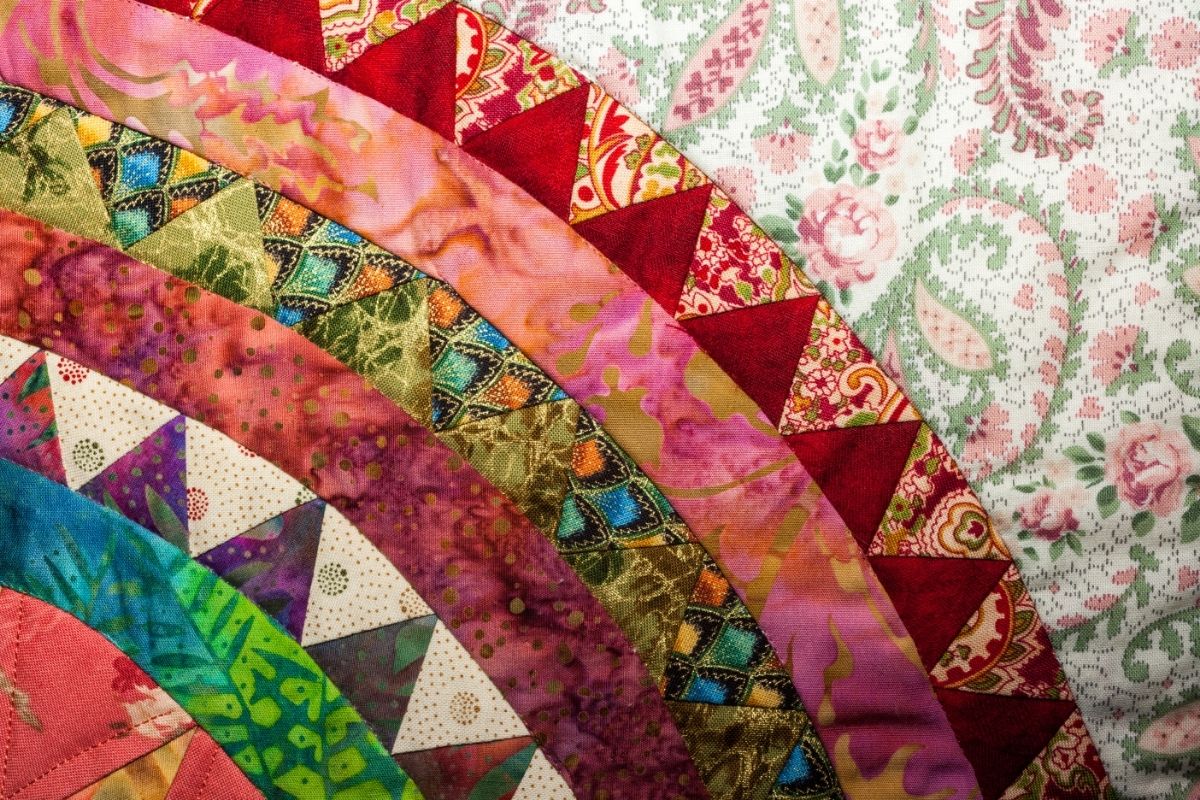 15 Stunning Half-Square Triangle Quilt Patterns
