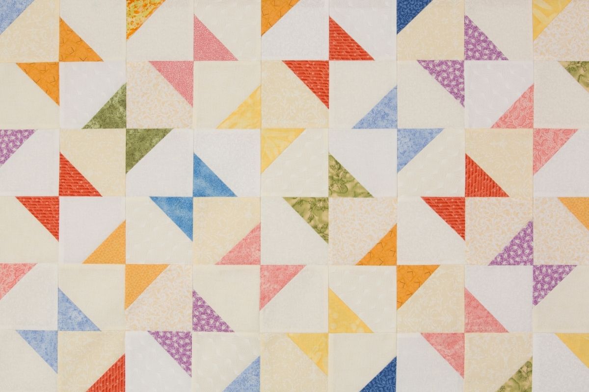 15 Stunning Half-Square Triangle Quilt Patterns