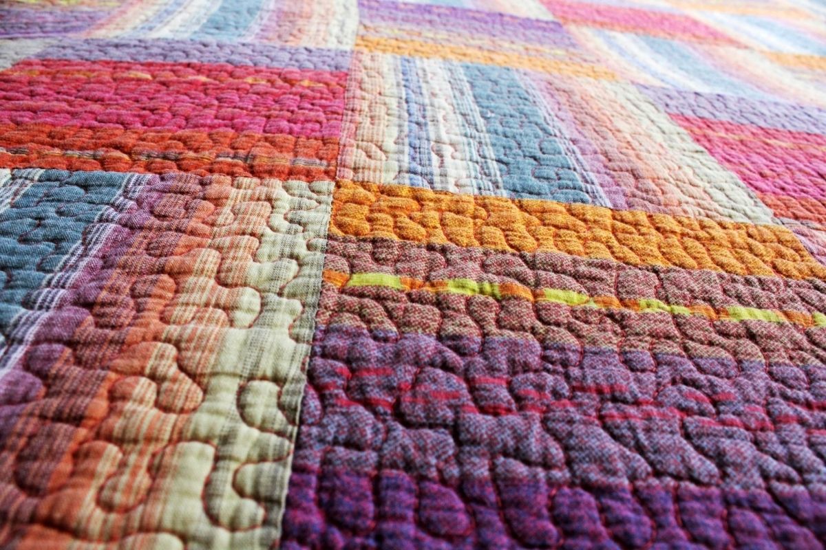 15 Stunning Half-Square Triangle Quilt Patterns