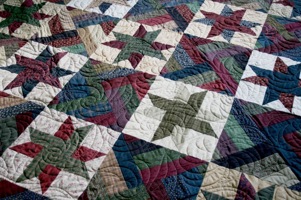 15 Stunning Half-Square Triangle Quilt Patterns