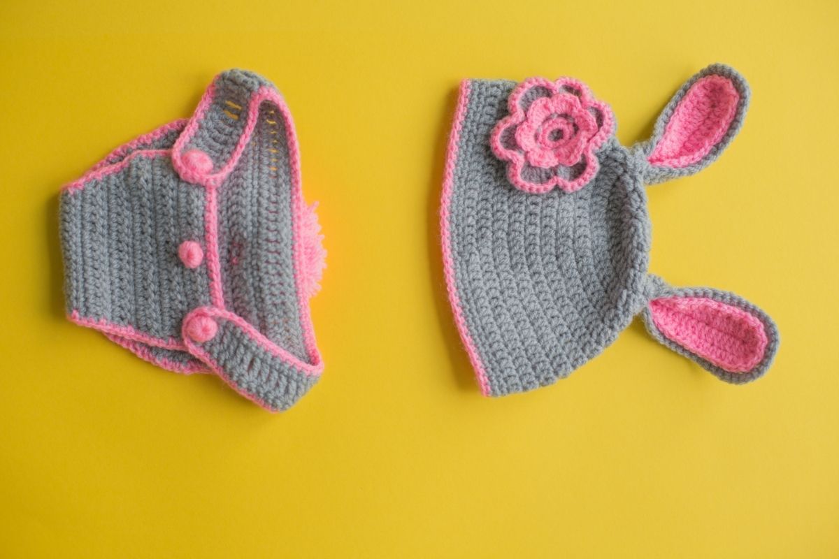 35 Adorable Crochet Baby Clothes Patterns (With Pictures)