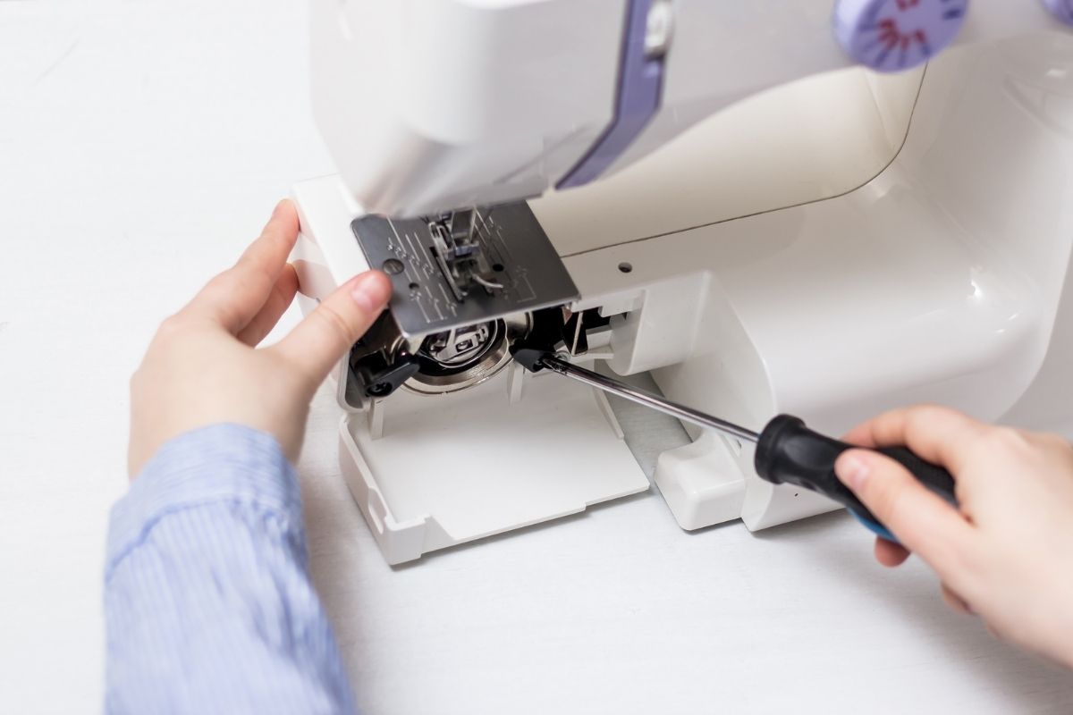 How To Repair A Sewing Machine By Yourself! Complete Guide (1)