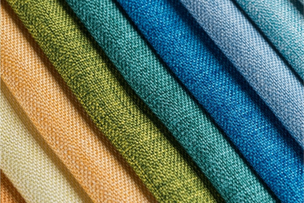 The Battle Between Polyester and Microfiber - A Complete Guide On The Differences, Pros, and Cons