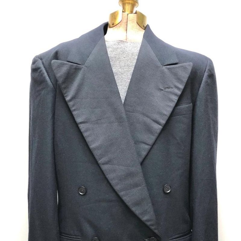 Peak lapel Collar