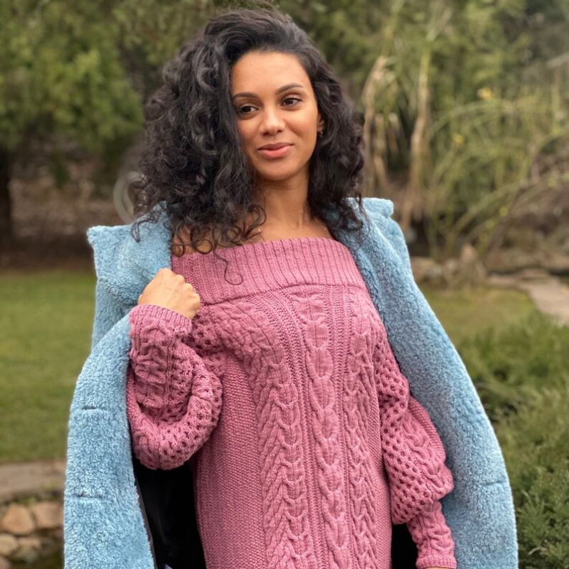 Off-The-Shoulder Collar