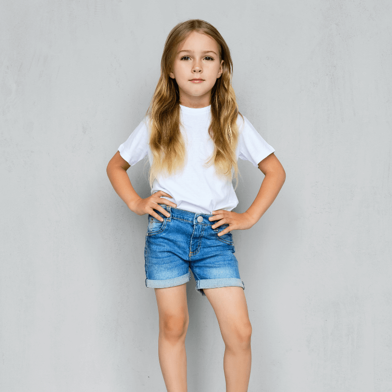 what color shirt goes with blue shorts